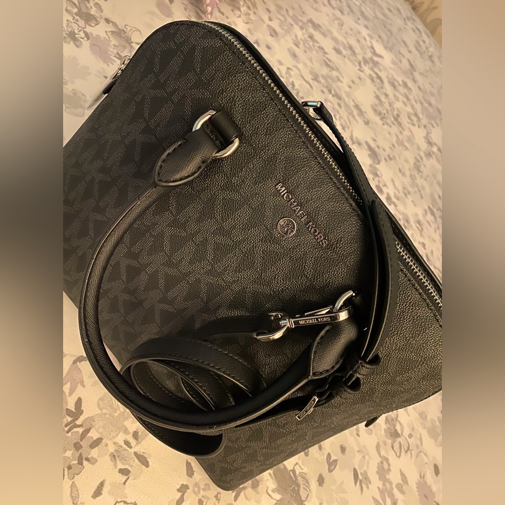 NWOT - Michael Kors Jet Set in Black w/ Silver Gray Satchel Handbag